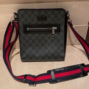 Mens Gucci crossbody messenger bag
